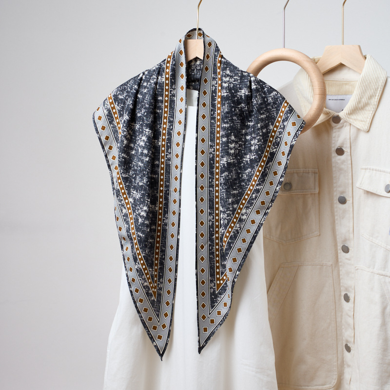 Denim Blue Triangle Scarf New  - đánh giá và giá Bandana Multi Way